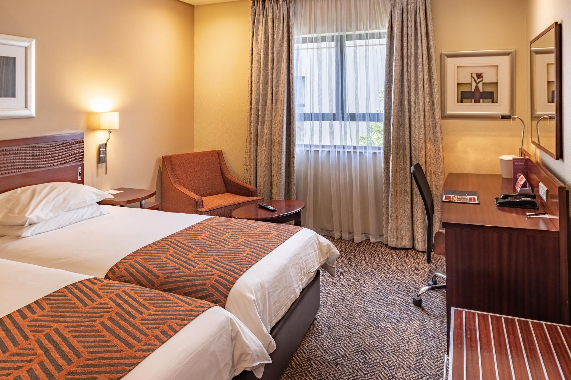 City Lodge Hotel At Or Tambo International Airport Kempton Park Bagian luar foto