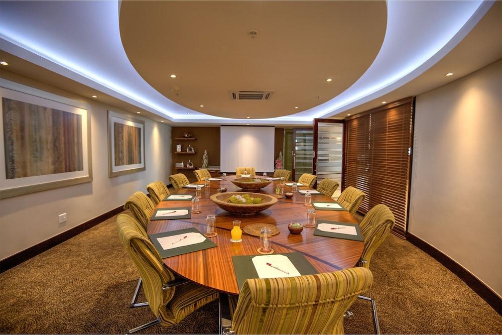 City Lodge Hotel At Or Tambo International Airport Kempton Park Bagian luar foto