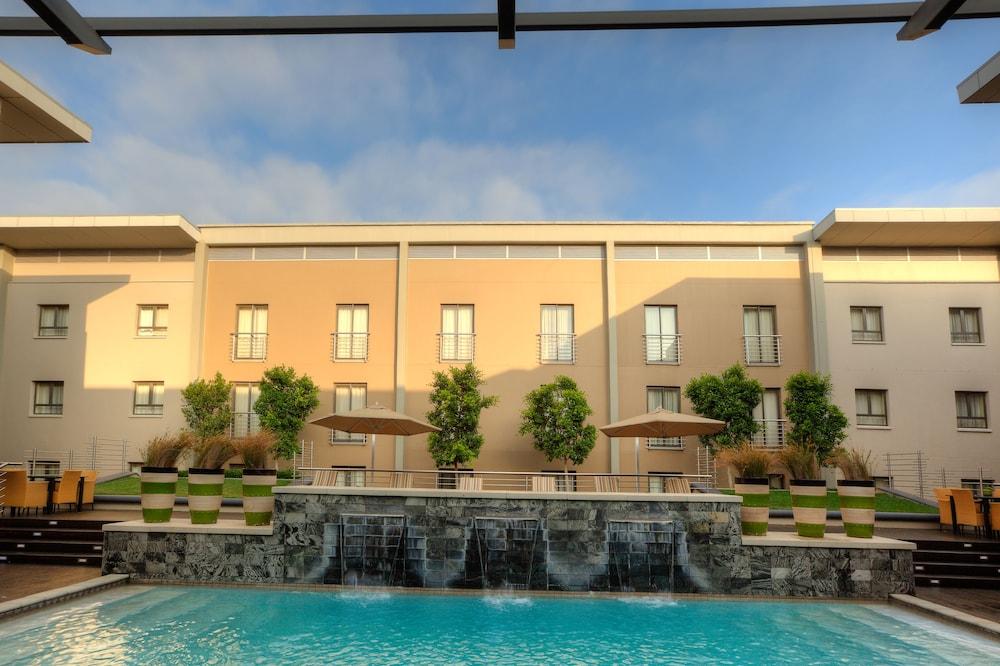 City Lodge Hotel At Or Tambo International Airport Kempton Park Bagian luar foto