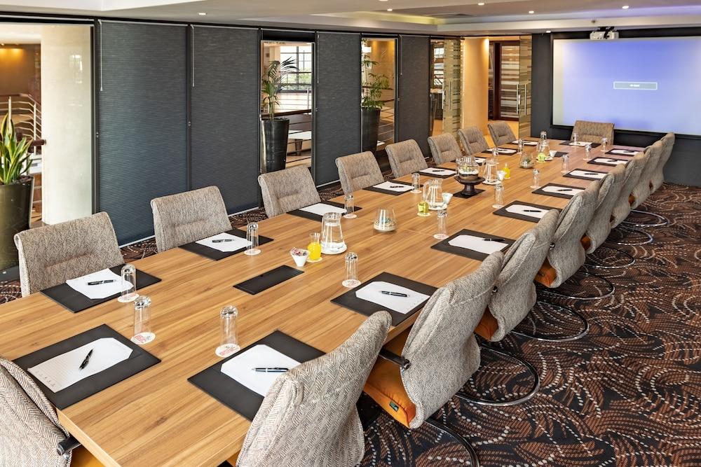 City Lodge Hotel At Or Tambo International Airport Kempton Park Bagian luar foto