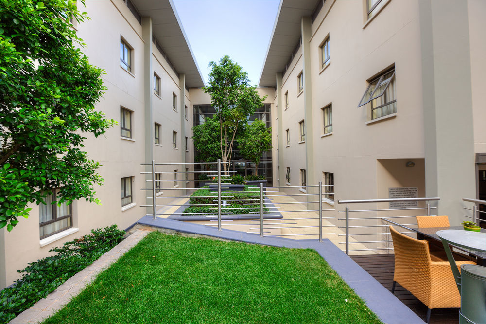 City Lodge Hotel At Or Tambo International Airport Kempton Park Bagian luar foto