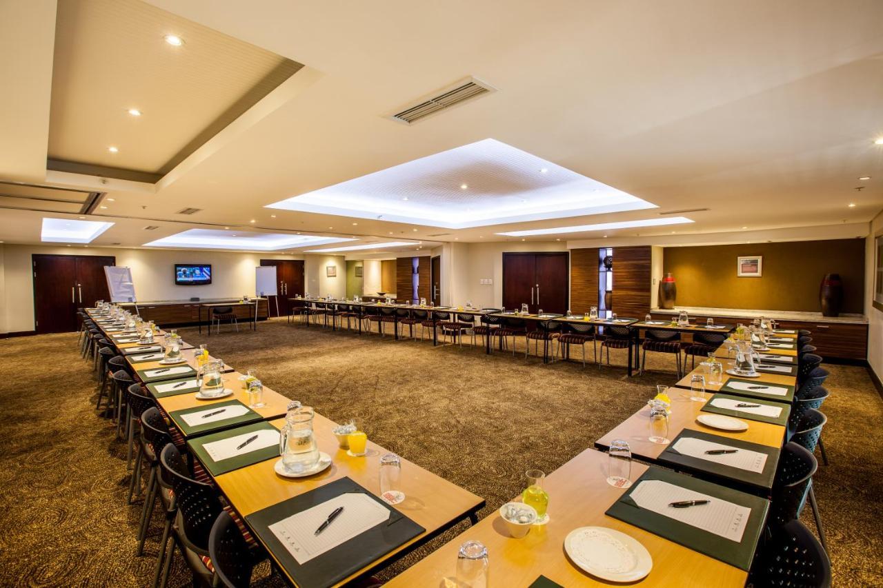 City Lodge Hotel At Or Tambo International Airport Kempton Park Bagian luar foto