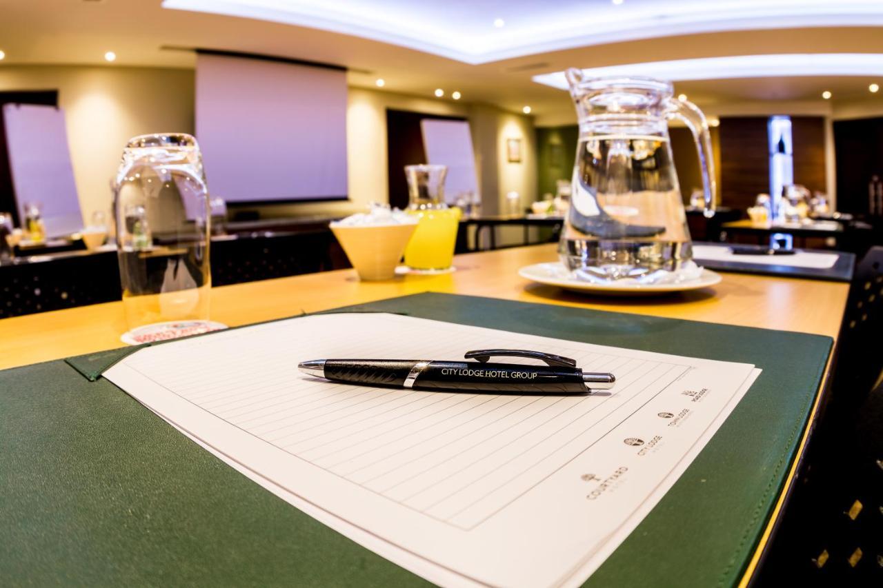 City Lodge Hotel At Or Tambo International Airport Kempton Park Bagian luar foto
