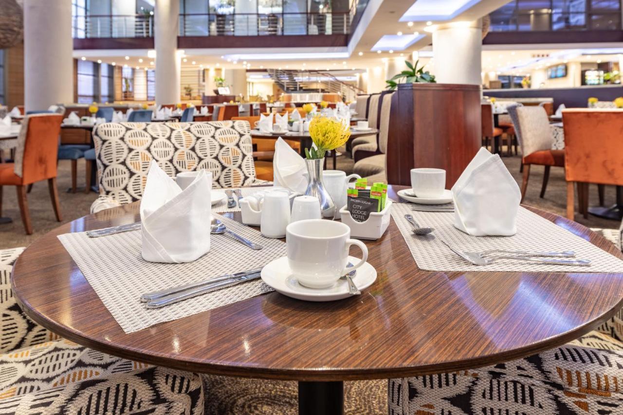 City Lodge Hotel At Or Tambo International Airport Kempton Park Bagian luar foto